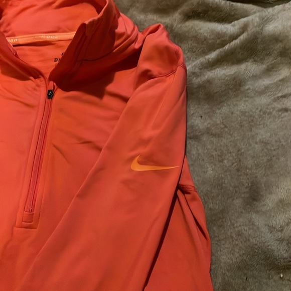 Women’s Nike medium Dri-fit top - Picture 3 of 7